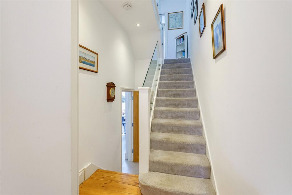 House in London, Earlsfield - More