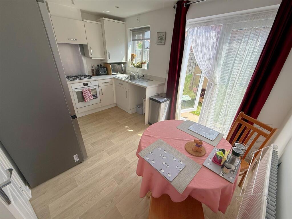 Barclay Close, Wellesbourne - View 3
