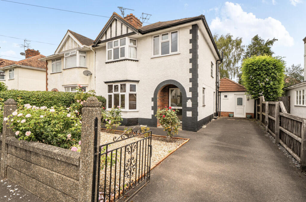 4-bed house on Manor Road, Taunton, £440,000