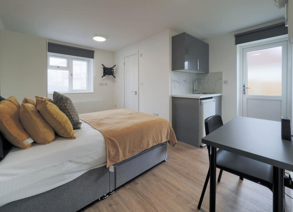 Main image of property: Room 6, The Meadow Way, Harrow, HA3