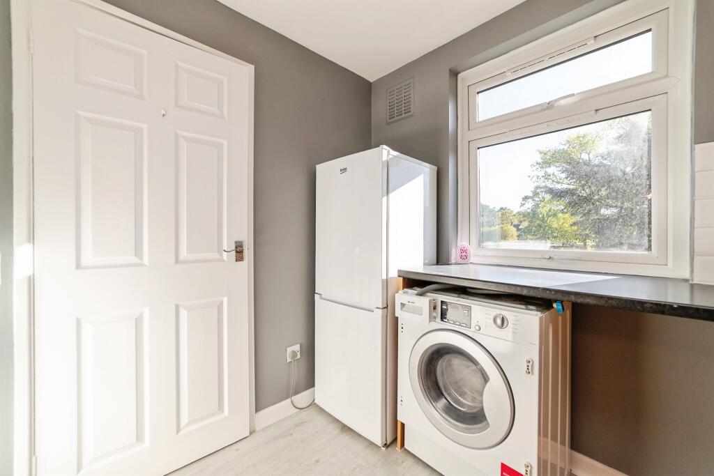 Apartment in Welwyn Hatfield, Hertfordshire - View 4