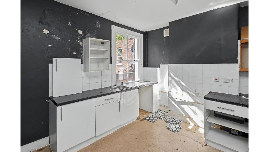 Apartment in Barnet, Barnet Vale, New Barnet - View 3
