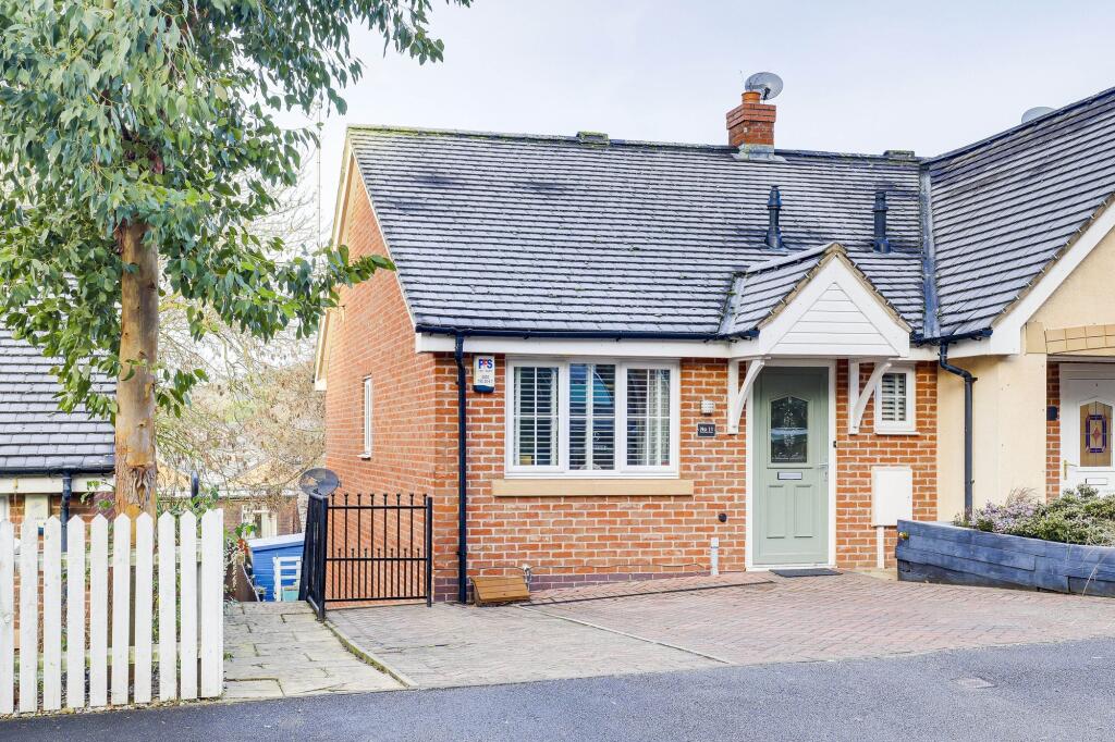 3-bed terraced on Blackthorn Close, Gedling, NG4, £265,000