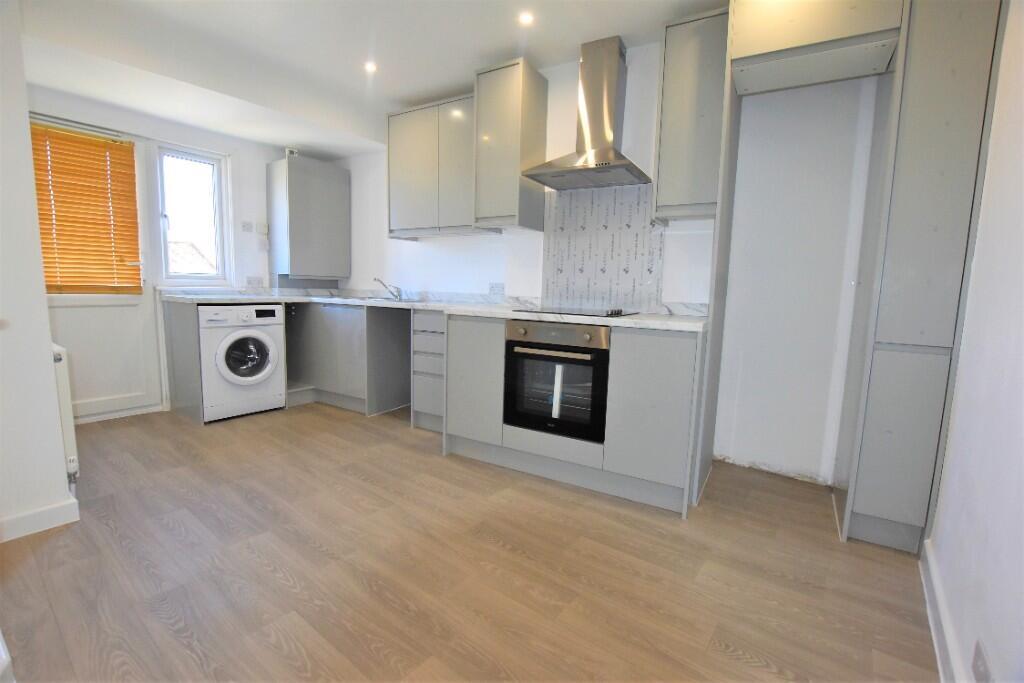 Main image of property: The Broadway, Darkes Lane, Potters Bar, Hertfordshire