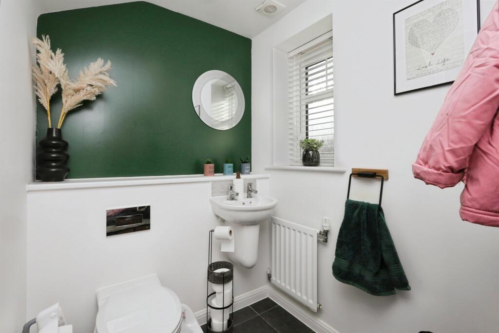 House in Wealden, Hellingly - More