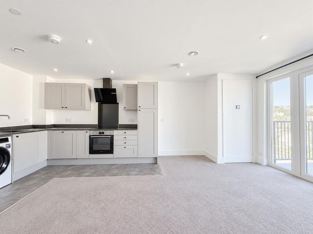 Apartment in Hastings, East Sussex - More