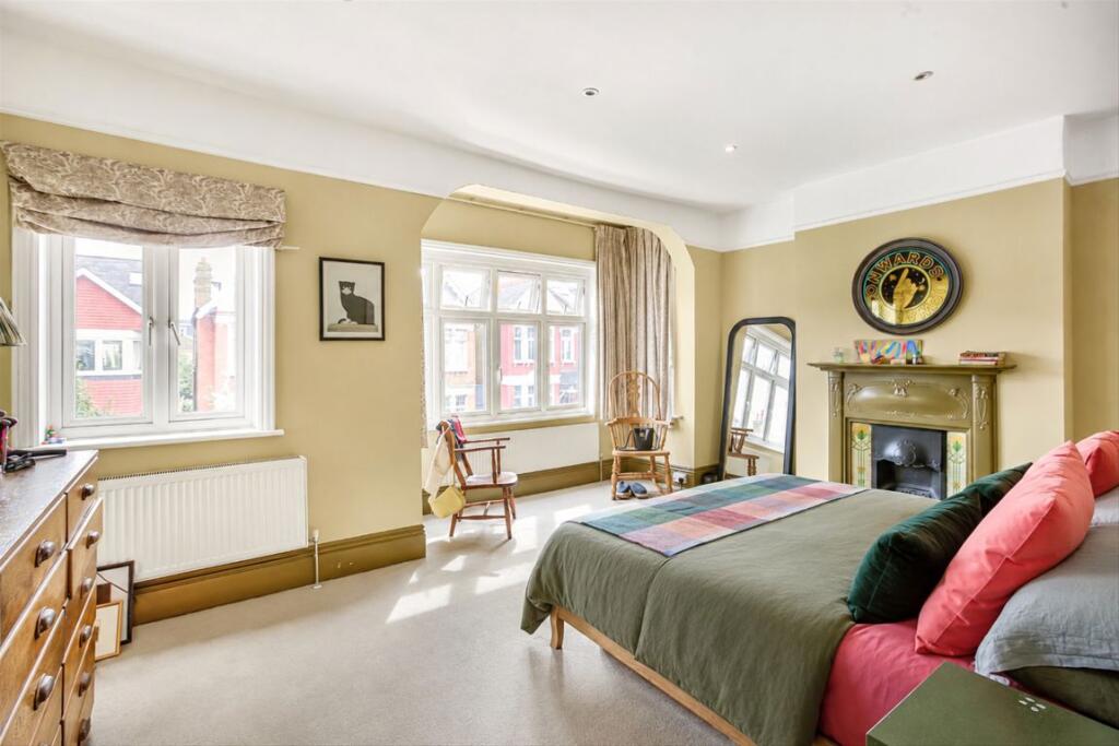 House in London, Streatham Park, Furzedown - More