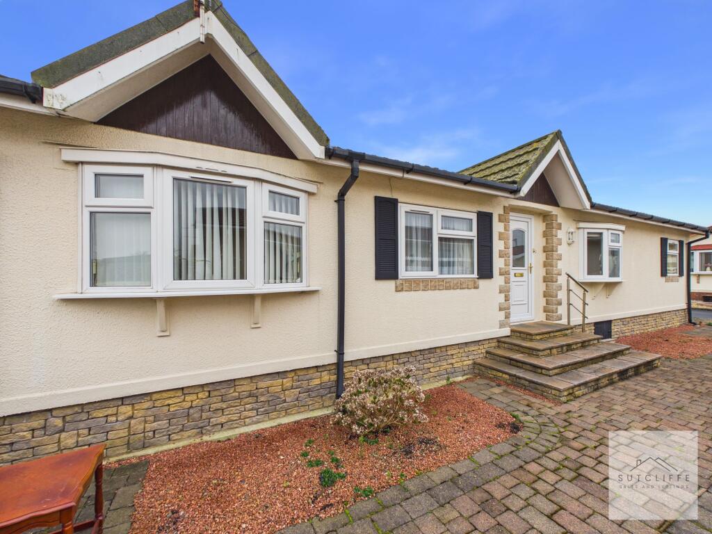 2-bed caravan on Sandy Lane, Preesall, FY6, £175,000