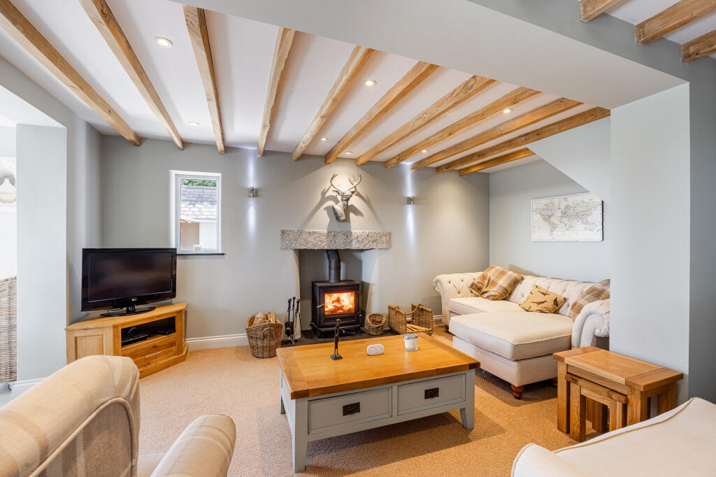 House in South Hams, Wollaton, Brixton - More