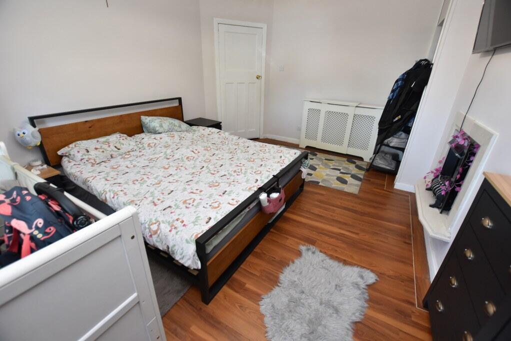Apartment in Paisley, Renfrewshire - View 4