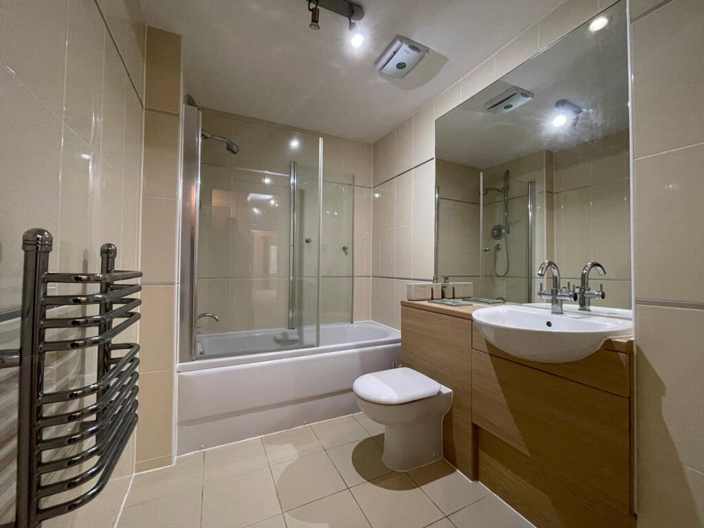 Apartment in Newbury, West Berkshire - More