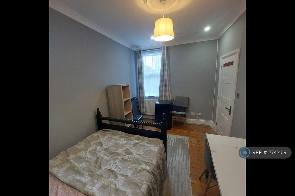 Main image of property: Rochester Street, Chatham, ME4