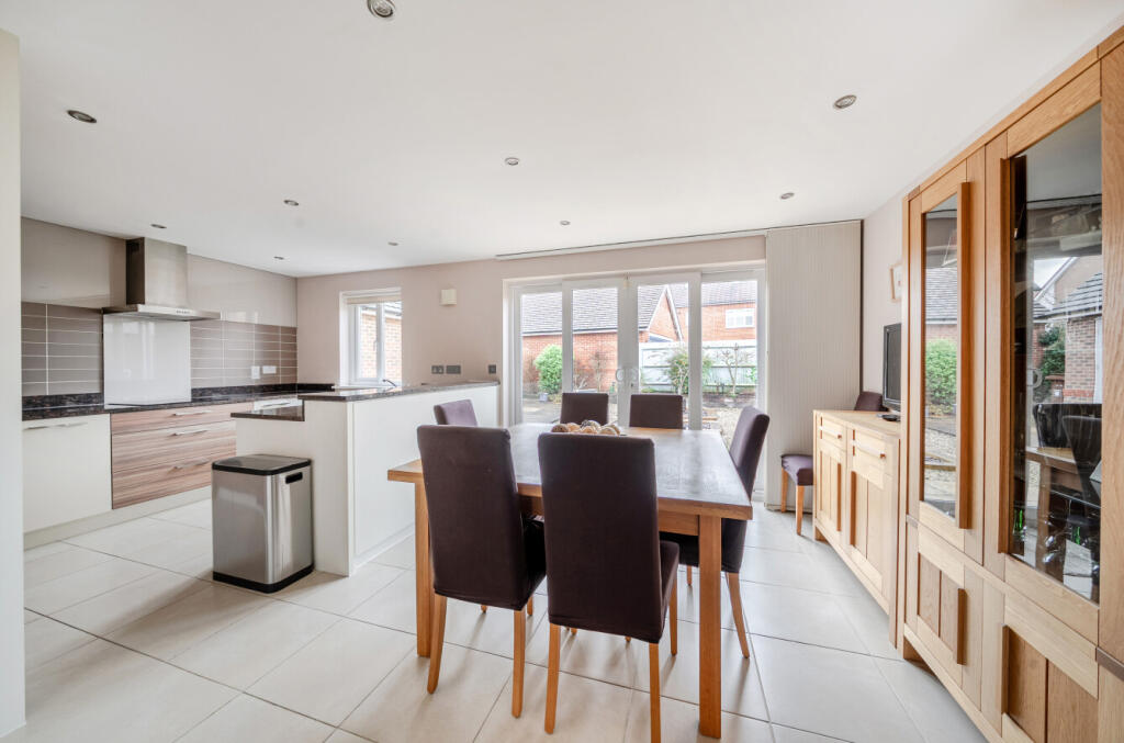 House in Bracknell - View 2