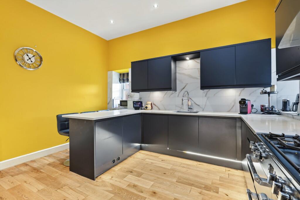 House in Paisley, Renfrewshire - More
