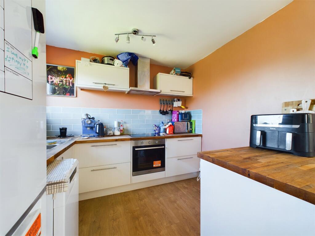 Apartment in Reading - View 3