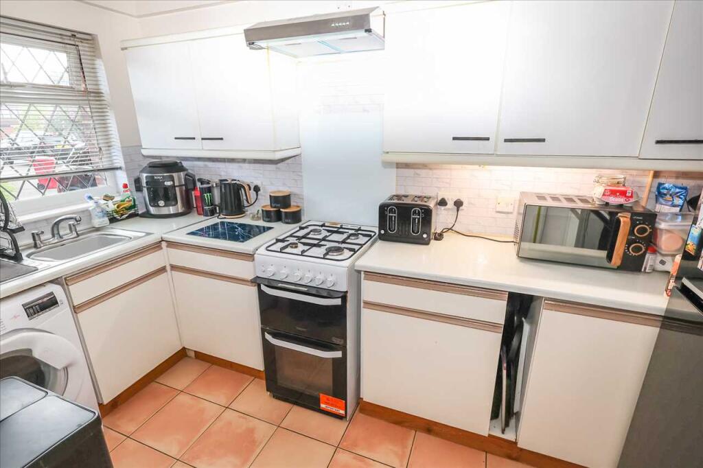 Amerden Way, Windsor Meadows, Cippenham photo 2