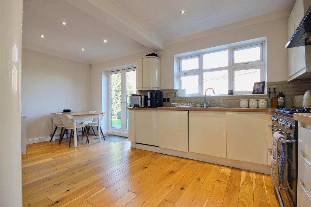 House in Long Riston, Arnold, Riston - More