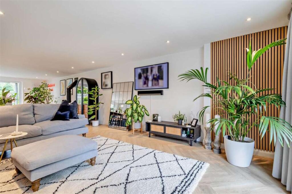 Chestnut Close, Wilmslow, SK9 photo 3