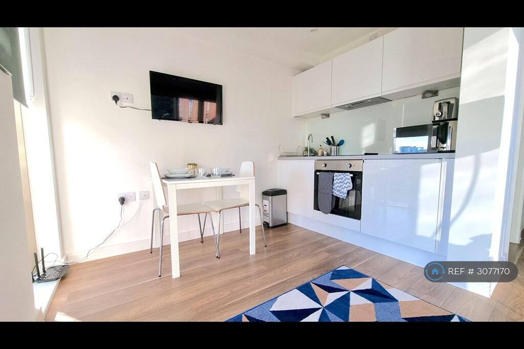Apartment in Liverpool - View 2