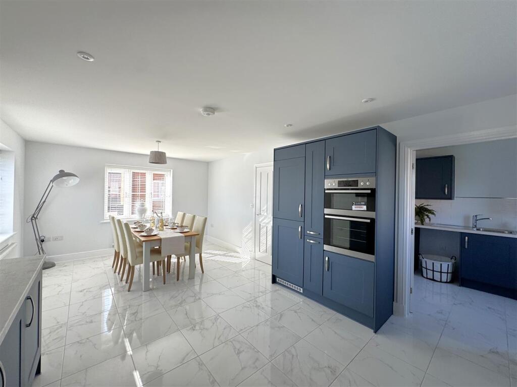 42, Constable Crescent, Chesil Reach, Chickerell photo 3