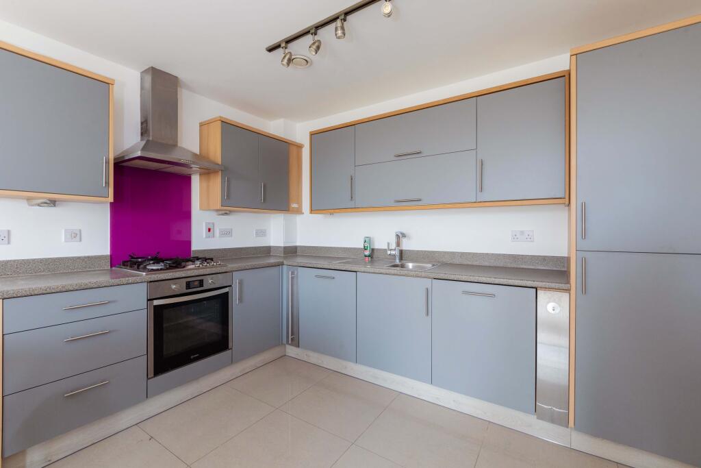 Apartment in Slough - View 5
