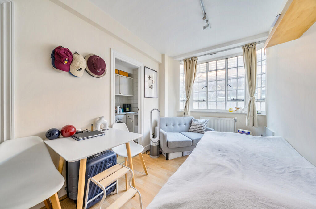 Studio flat for rent