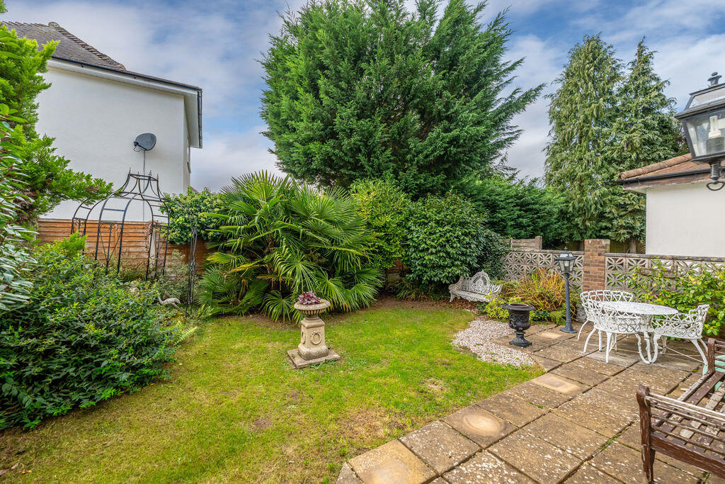 House in Wolverhampton, Tettenhall - View 2