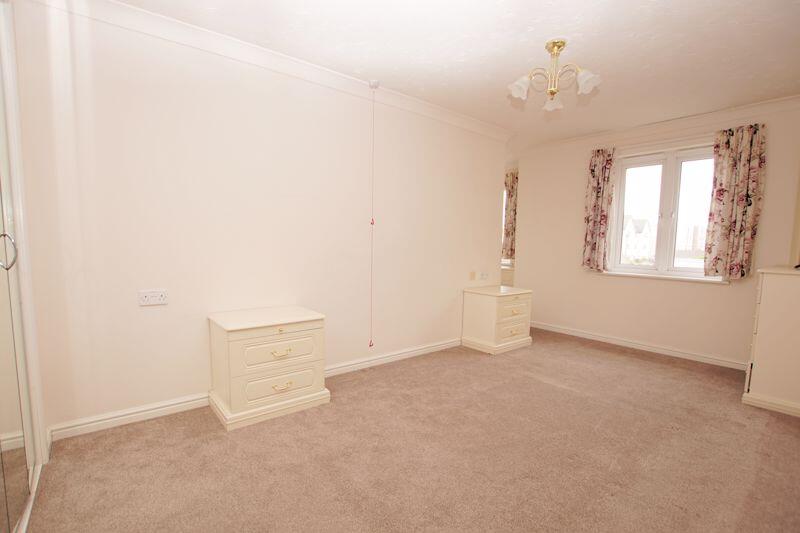 Robinson Court, Lee-On-The-Solent, PO13 - View 5