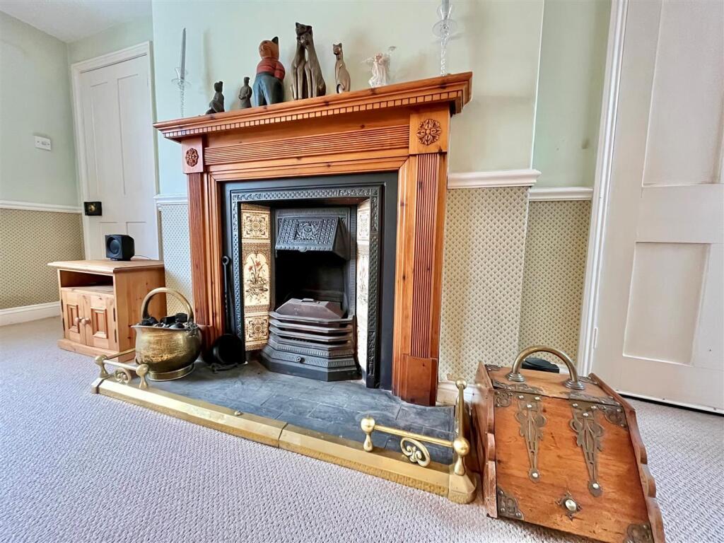 House in Hull - View 4