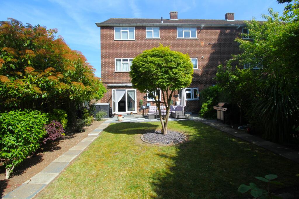 Main image of property: Stirling Close, Rainham