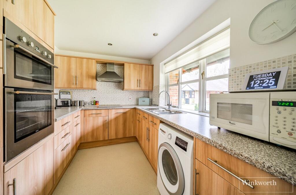 Bagshot Road, Ascot, Berkshire, SL5 photo 3