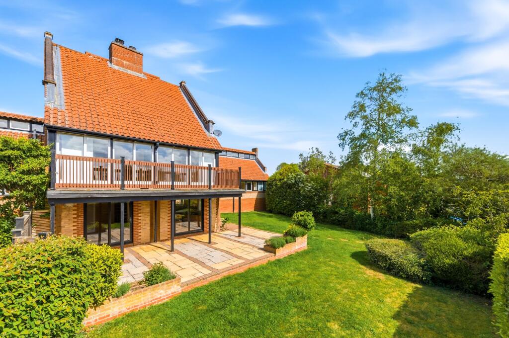 House in Milton Keynes, Great Linford - More