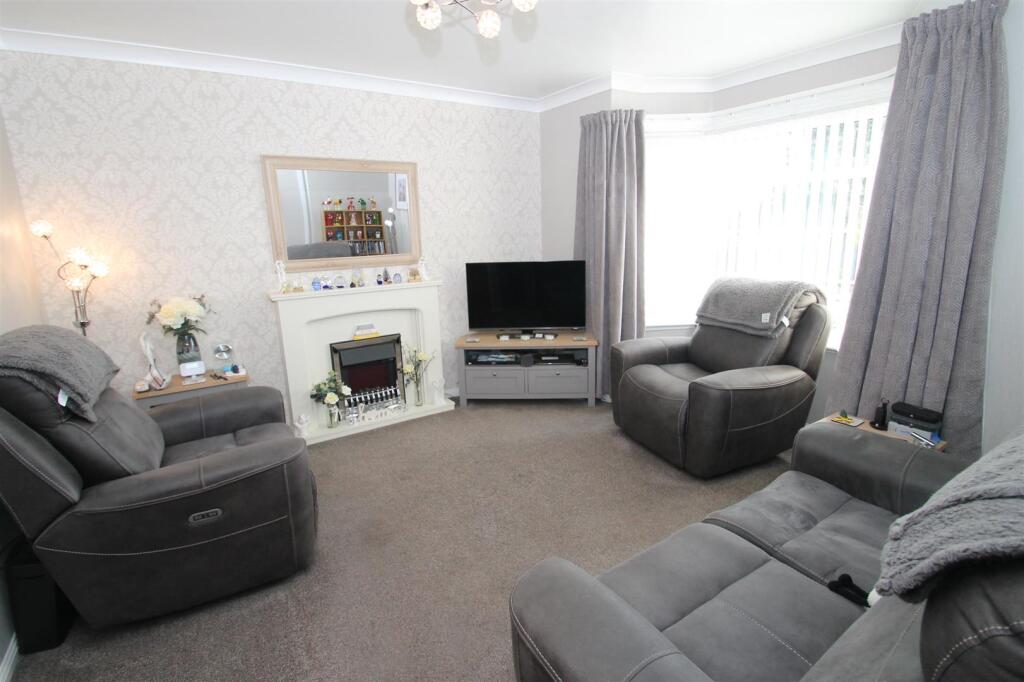 House in Sandwell, Lion Farm Estate, Turner's Portway - View 2
