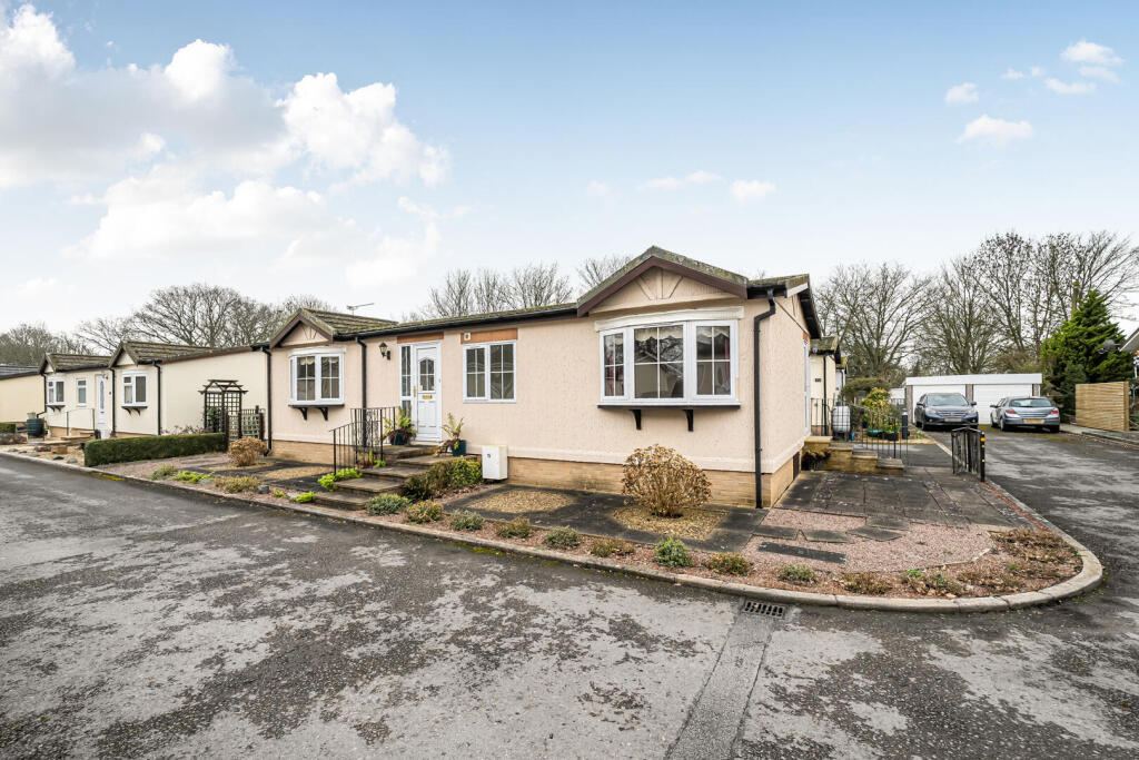 2-bed caravan on Lydeway, Devizes, £143,500