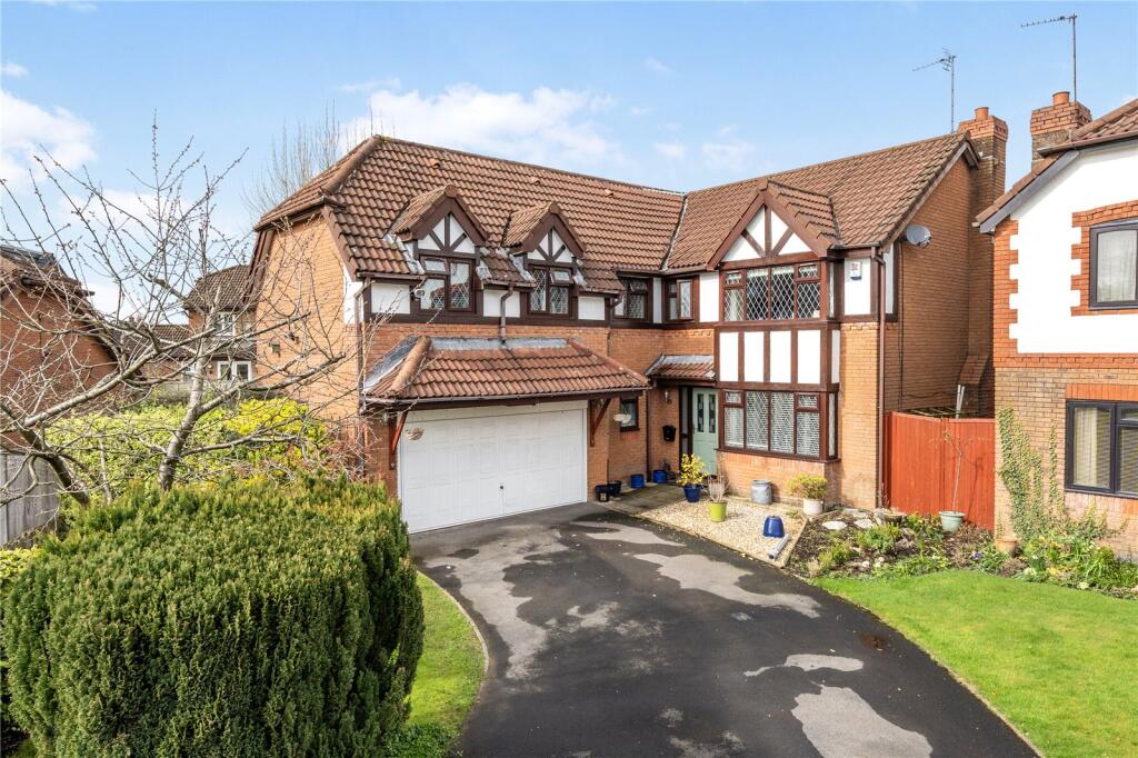Main image of property: Tenbury Drive, Alkrington, Middleton, Manchester, M24