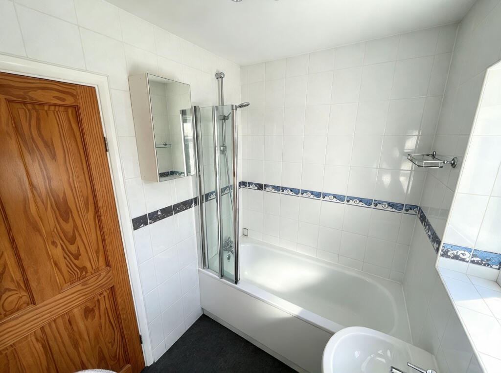 House in Hemel Hempstead - More