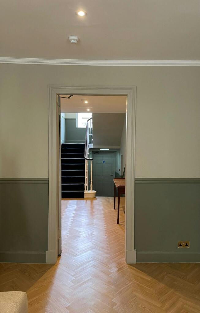 Hallway 2.jpg