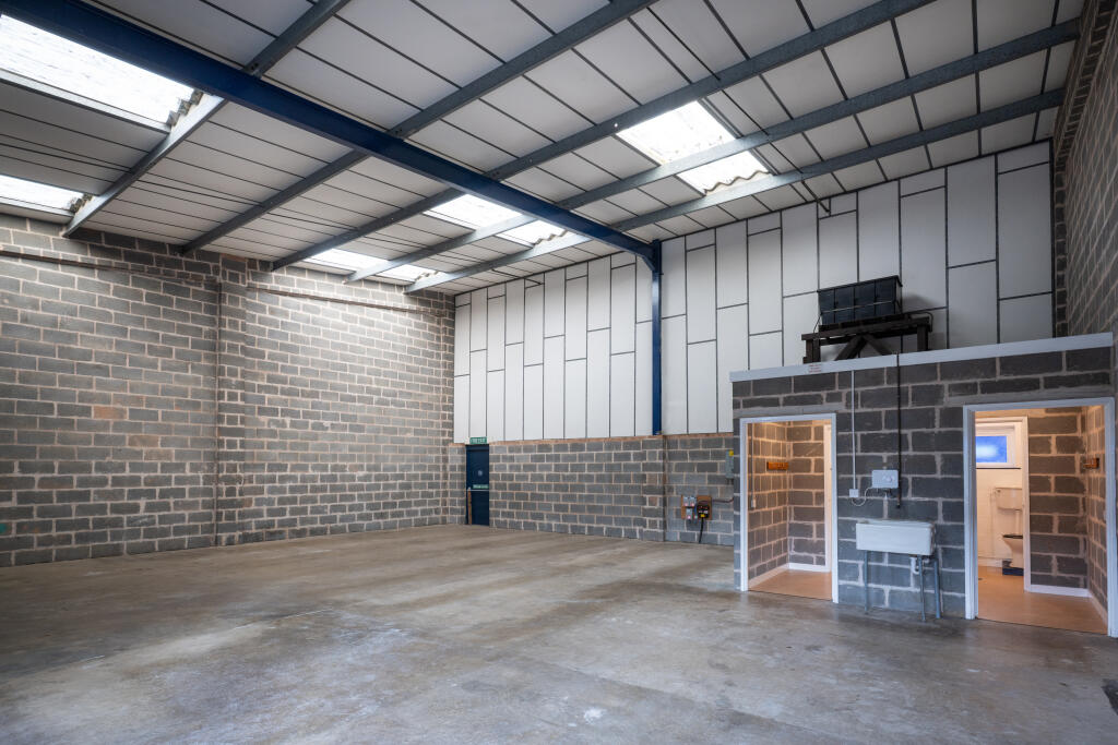Unit 17 Guildhall Ind Est 009.jpg