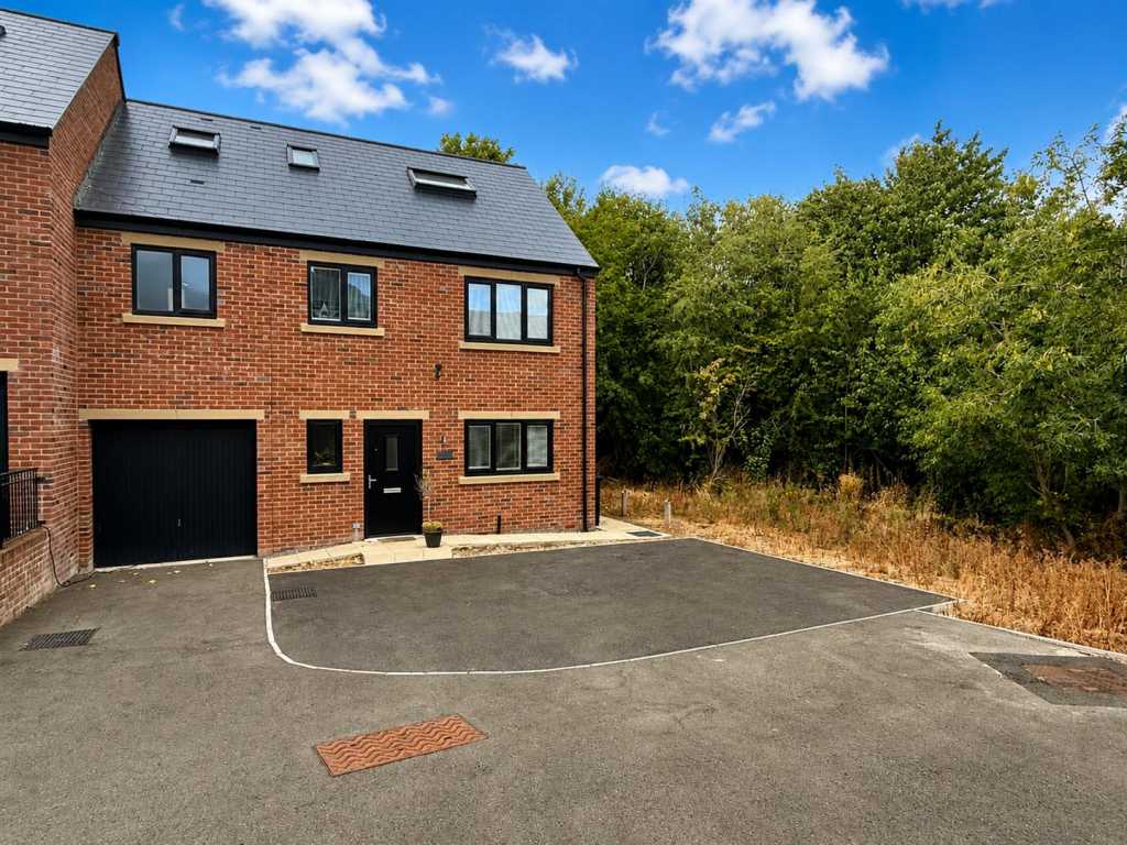 Main image of property: Station Road, Skelmanthorpe, Huddersfield, HD8 9BA