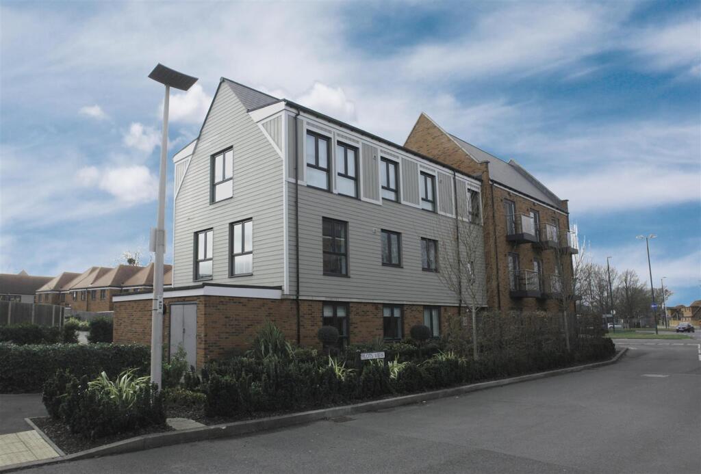 Main image of property: Pilots View, Chatham, ME4 6FQ