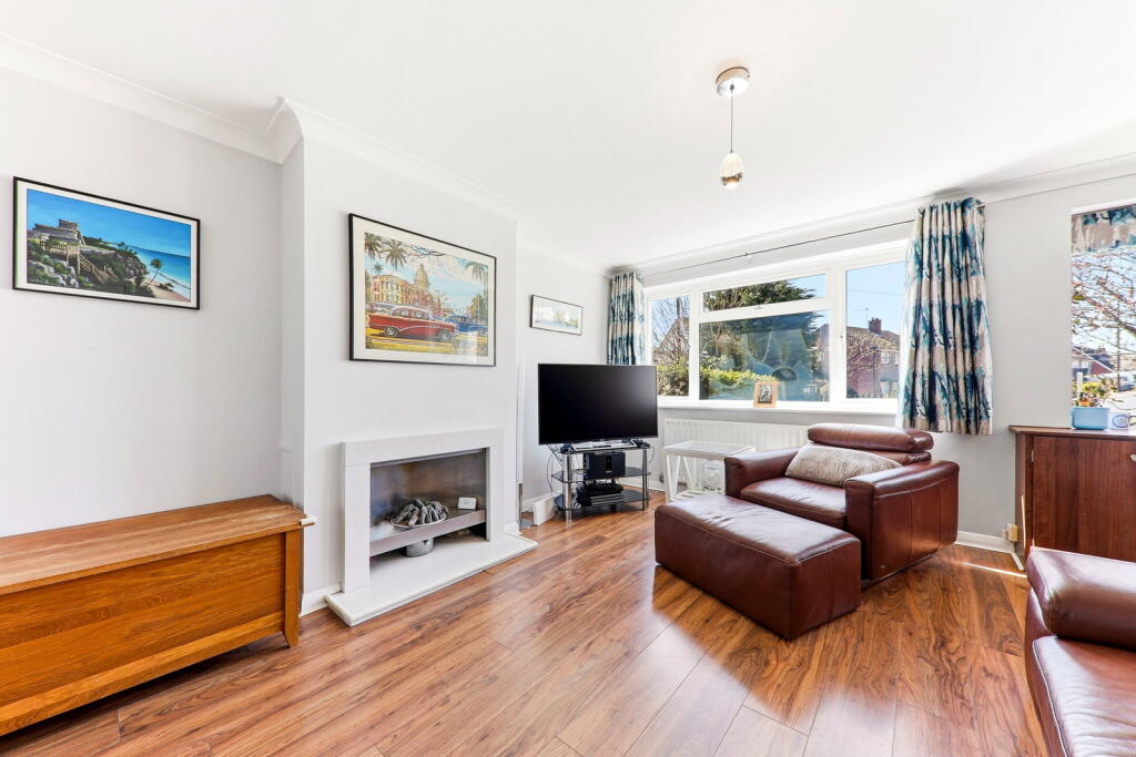 House in Leeds, Horsforth - More
