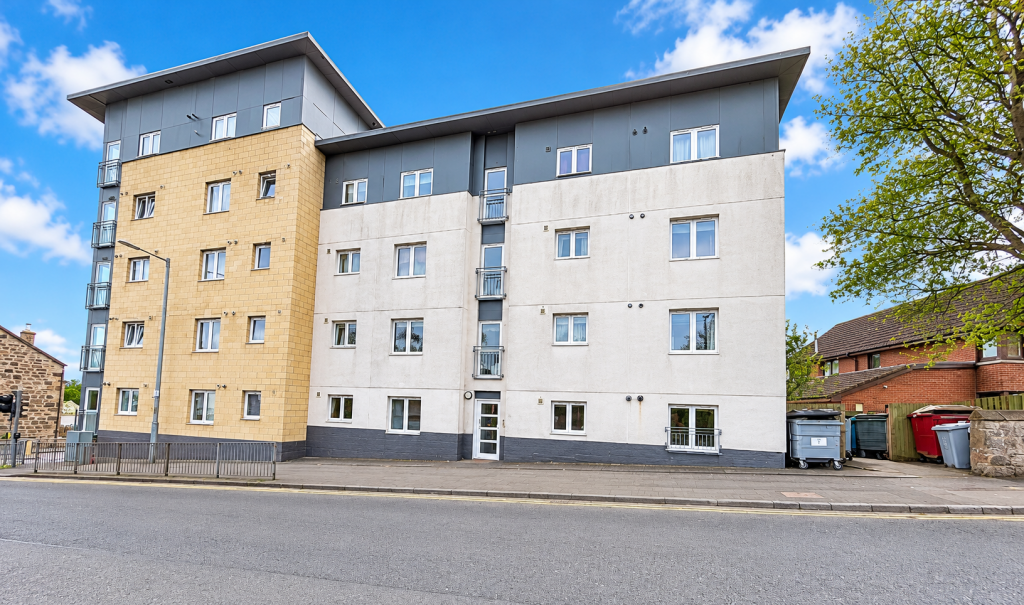 2-bed flat on Flat 4, 61 Kerse Lane, Falkirk, FK1 1RX, £124,995