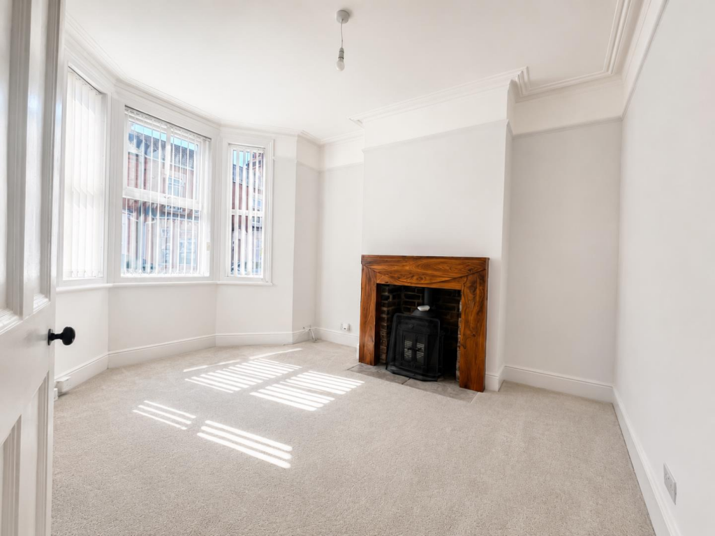 House in Northampton, West Northamptonshire - View 3