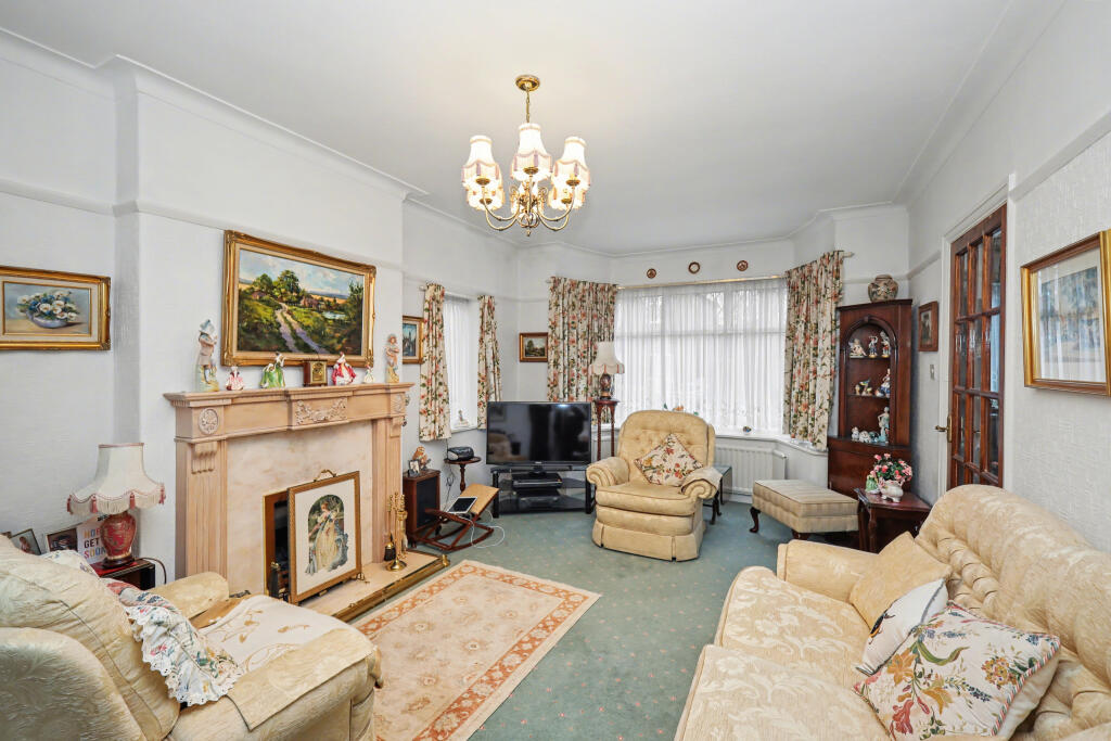 Hollythorn Avenue, Cheadle Hulme, SK8 7EX photo 2