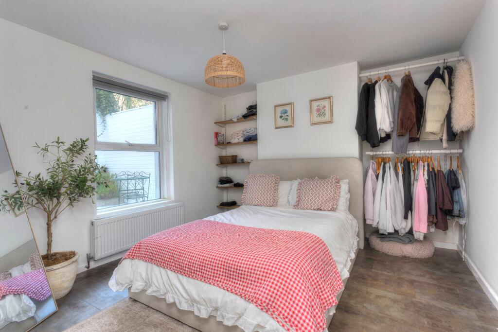 Apartment in Hove, Brighton and Hove - View 4