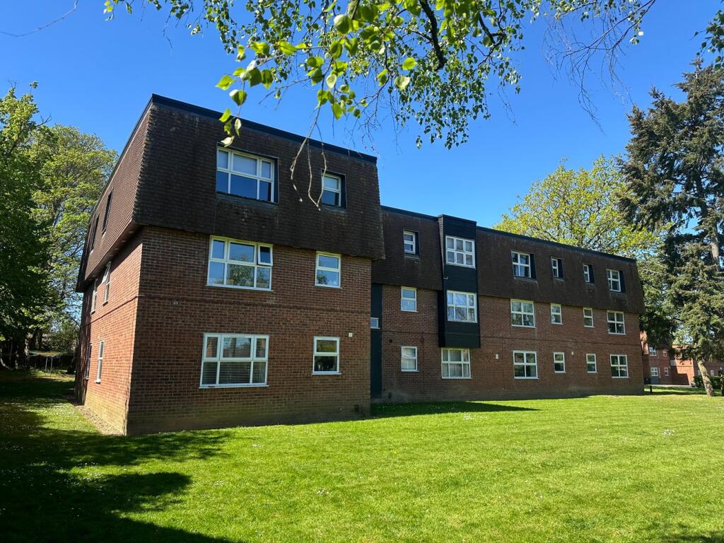 Main image of property: Windsor Close, Bovingdon, HP3