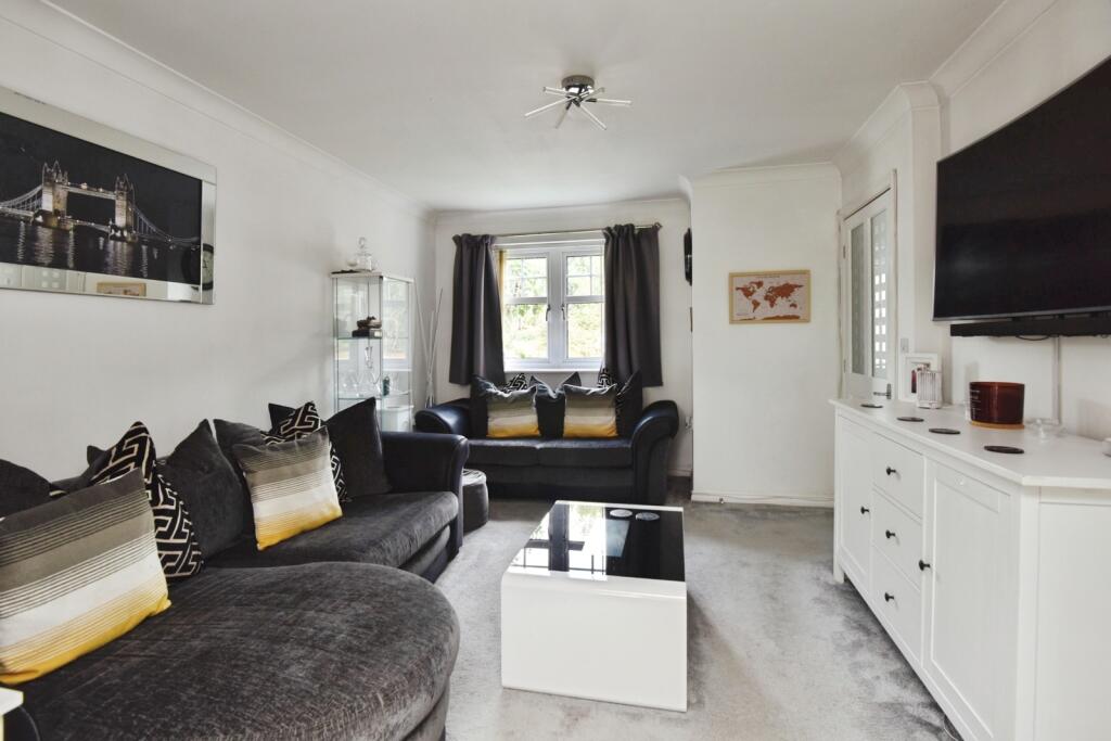 Crown Drive, Malkins Bank, Sandbach, Cheshire, CW11 photo 3