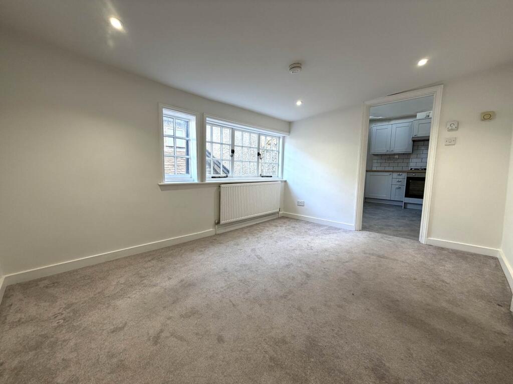 Apartment in Canterbury - View 4