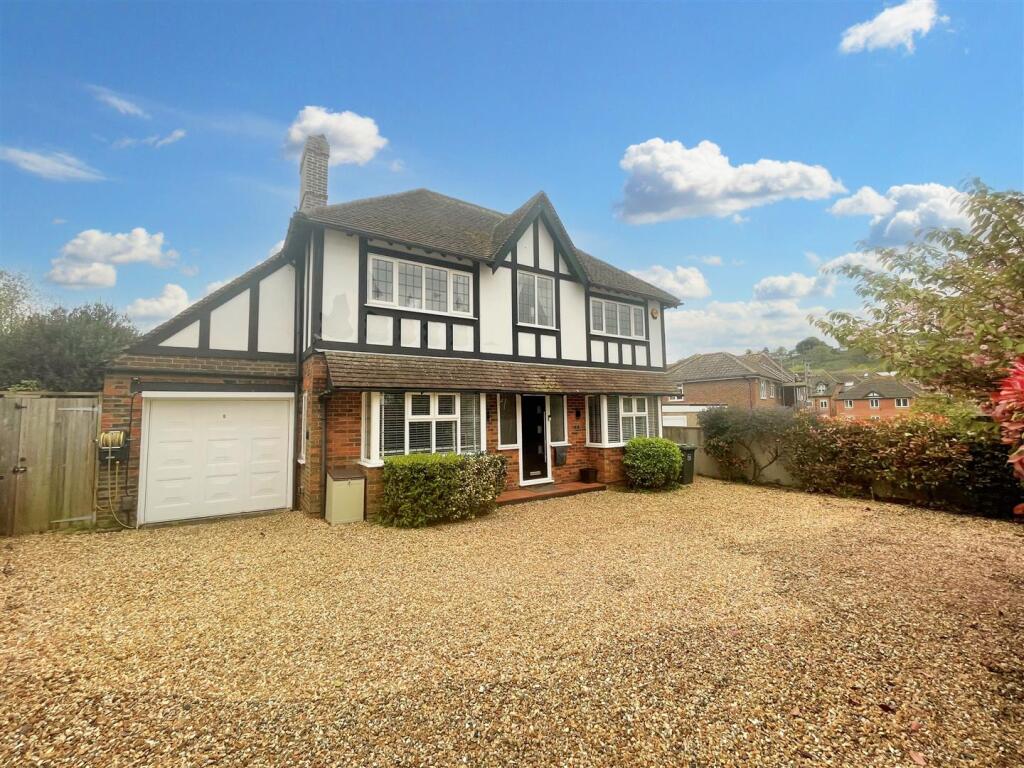 Main image of property: Cissbury Avenue, Findon Valley, Worthing