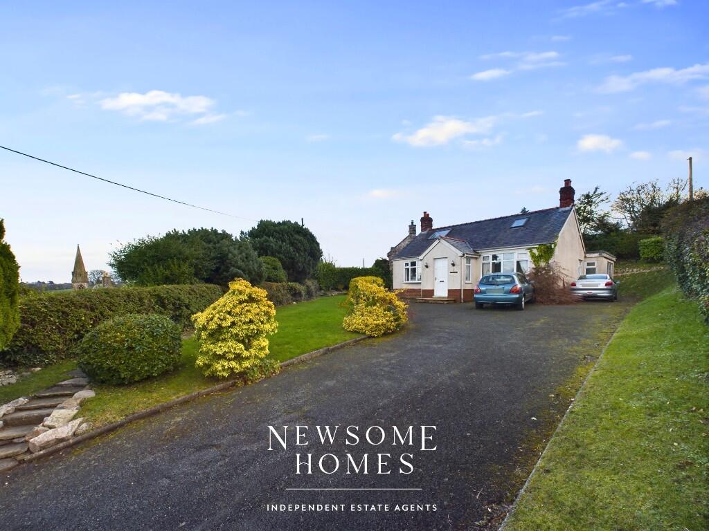 3-bed detached on Bryn Hyfryd, Gorsedd, £250,000